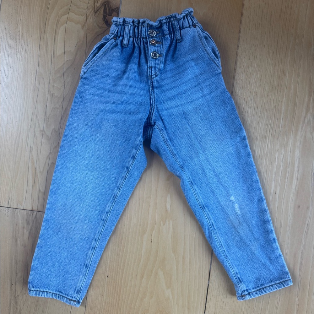 Zara girl jeans. Super cute. Elastic waistband with snaps. Size 5/6